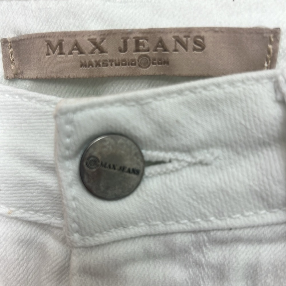 81. Max Jeans, white Denim shorts, size 2, 5 pockets, 7” inseam, 8” rise EUC - Picture 4 of 7